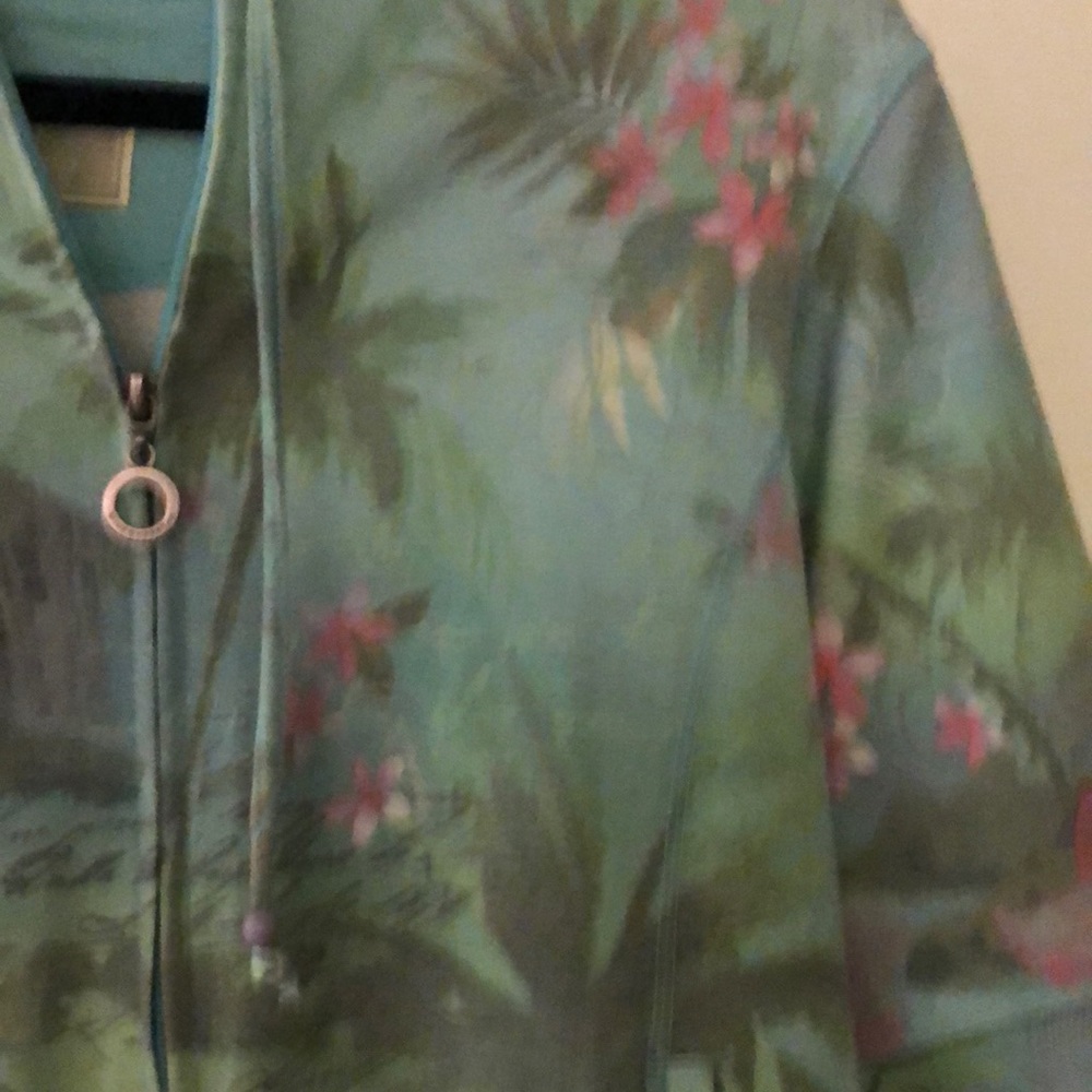 Green Tea short-sleeve tropical hoodie - Picture 3 of 8